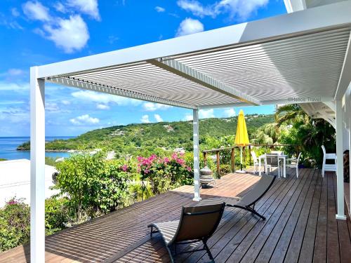 Villa Tramontane. Vue mer. 2 chambres. Ferry Deshaies.