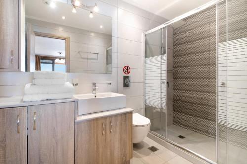 Ένα μπάνιο στο Goudis Suite Iro