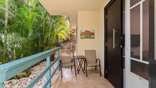 Casita 4 at Ceiba Tree Inn. Tranquility with Garden Views and Pergola with Ocean Overlook