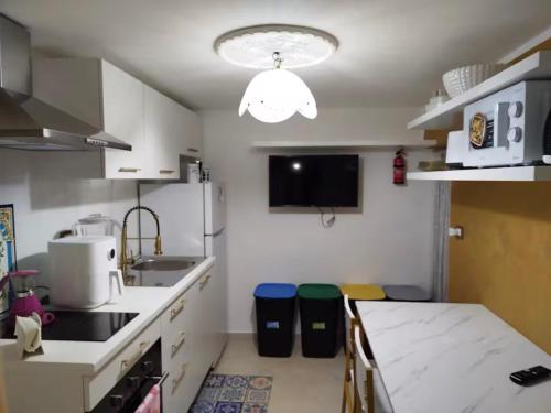 a small kitchen with a sink and a refrigerator at Casa Tre in Mussomeli