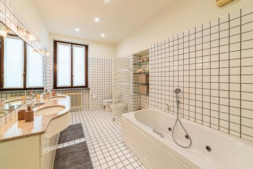 a bathroom with two sinks and a bath tub at Casa Tua Lake Maggiore in Castelletto sopra Ticino