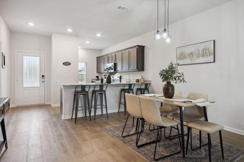a kitchen and dining room with a table and chairs at Venice, Large Modern 5BRMs, 2 Living RMs, Parking, Close to Dallas Downtown in Dallas