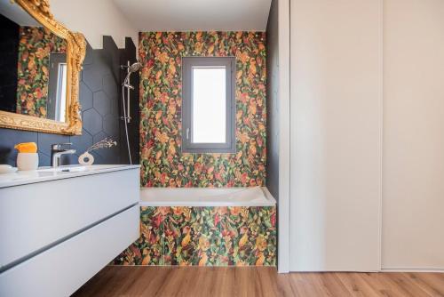 a bathroom with a flowery wallpaper and a sink at 2 bedroom Sun & Terrace with sea view in San-Nicolao