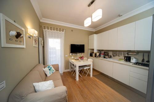 Kuchyň nebo kuchyňský kout v ubytování Charming and Cozy House