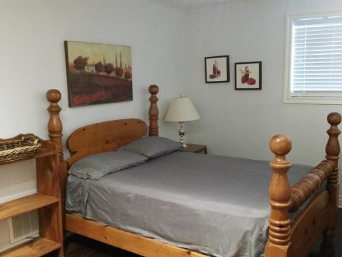 Postel nebo postele na pokoji v ubytování 4BR Riverfront Retreat with Private Pool and Yard