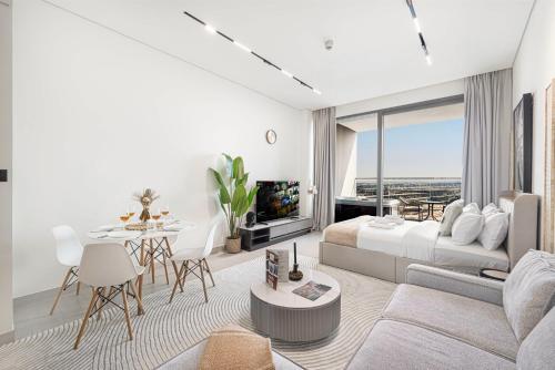 Studio Apartments with Private Jacuzzi - Spa - Cold Plunge - Gym in Business Bay