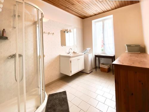 Koupelna v ubytování Sunny 3BR Apt