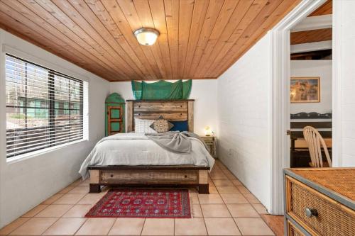 a bedroom with a bed and a wooden ceiling at 47 Creekside Retreat House in Sedona