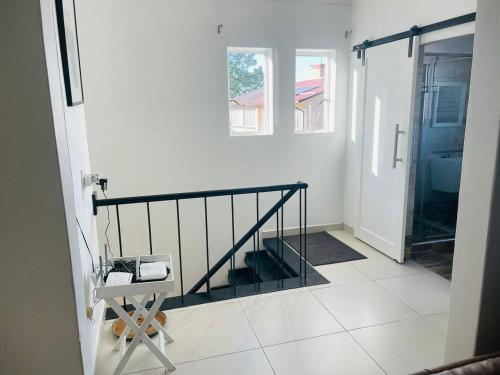 Afbeelding uit fotogalerij van Canvas Lofts 2 – Famona duplex 2-bed - 2311 in Bulawayo