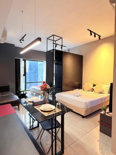 Ένα ή περισσότερα κρεβάτια σε δωμάτιο στο AXON LUXURY-Suites