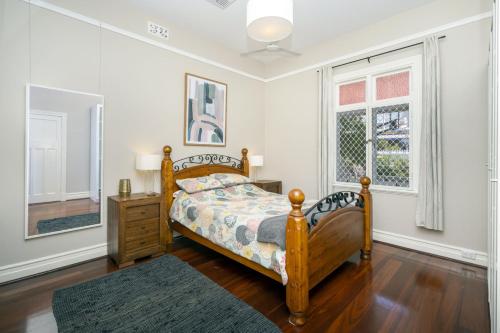 Postel nebo postele na pokoji v ubytování Sunset Views - walking distance to Fremantle CBD