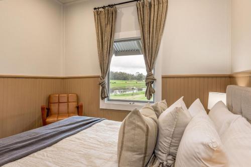 Кровать или кровати в номере 8 Paddocks Cottage, Cowaramup, Margaret River Region