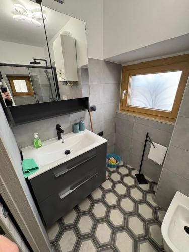 a bathroom with a sink and a mirror at Il Cardellino in Castel di Sangro