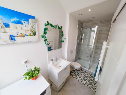a white bathroom with a sink and a toilet at Le Terrazza - 1P à 2P Terrasse - Henriville in Amiens