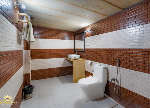 Ένα μπάνιο στο Jaisalmer Miracle Luxury Resort