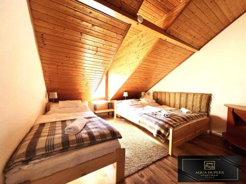 Postel nebo postele na pokoji v ubytování Aqua Duplex Apartman