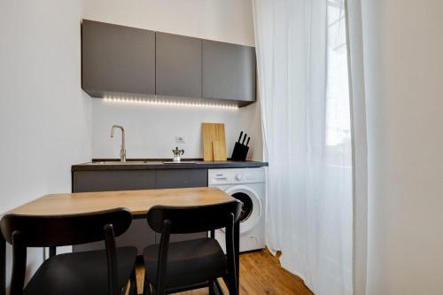 Køkken eller tekøkken på Cozy Penthouse with stunning view & balcony