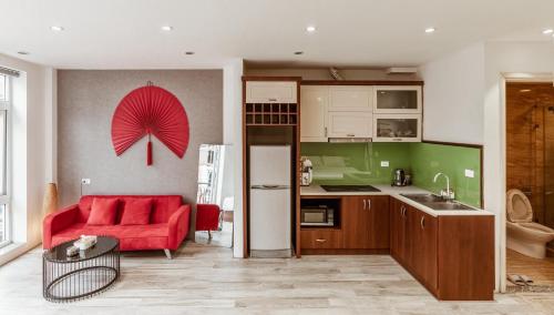 Η κουζίνα ή μικρή κουζίνα στο Hidden Gem Home 1 42 Hàng đào , Hà Nội