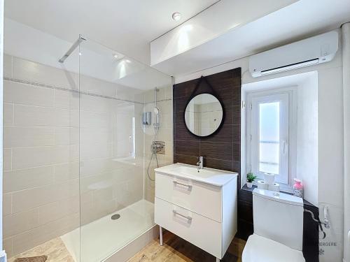 Koupelna v ubytování Le Week - 5 min Palais - 3 chambres - WIFI