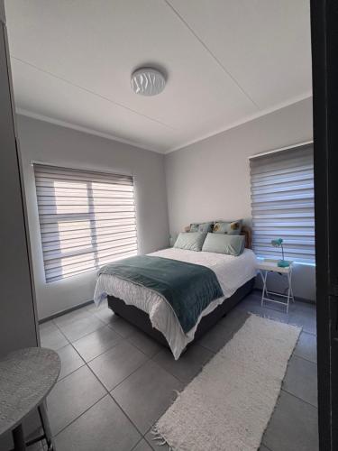 Ένα ή περισσότερα κρεβάτια σε δωμάτιο στο 36 Villa Pirogue - Home away from home