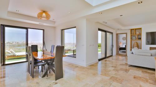 Brand New Waterfront Villa with pool