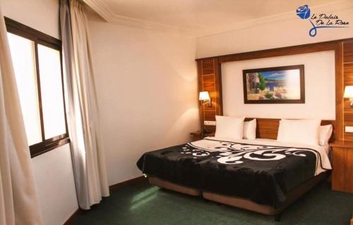 Ένα ή περισσότερα κρεβάτια σε δωμάτιο στο La Rose Bleue