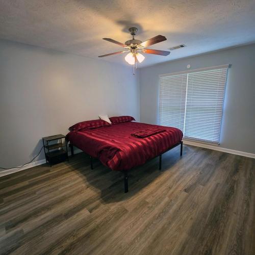 En eller flere senge i et værelse på Bear Creek Bungalow