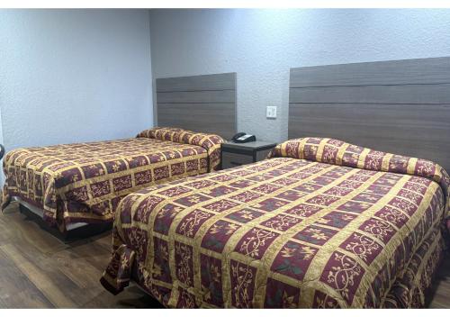 Postel nebo postele na pokoji v ubytování Economy Lodge by Hotel O Texas City
