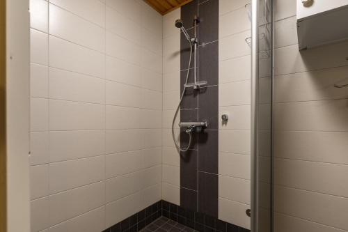 Ένα μπάνιο στο Sammalkaltio 2 by Hi Ylläs