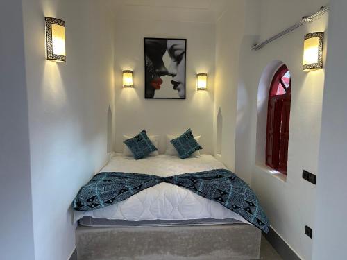 Ένα ή περισσότερα κρεβάτια σε δωμάτιο στο Top Riad 6 persons 5 minutes main square