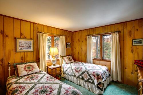Ένα ή περισσότερα κρεβάτια σε δωμάτιο στο Community Perks Retreat with Thirteenth Lake Access