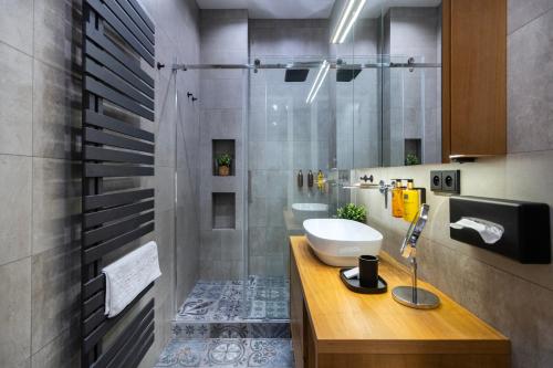 Ένα μπάνιο στο Stylish Apartment in Prague's Historic Centre