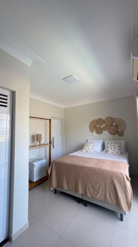 a bedroom with a bed in a white room at Pousada Vista Encantada Preá in Cruz