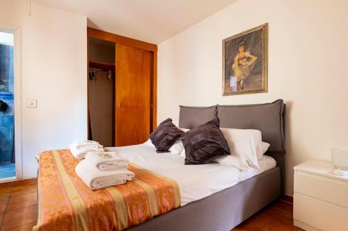 Very Central Apartment 5 mins from Train Station and Duomo