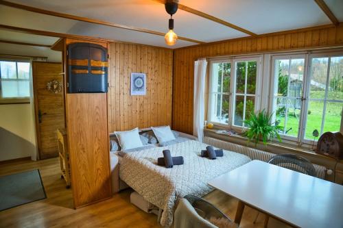 Postel nebo postele na pokoji v ubytování Kiwi Chalet - Mountain Views & Cozy NZ Vibes