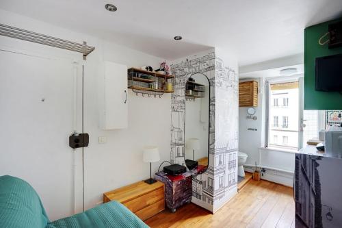 Cute boudoir studio - heart of Bastille
