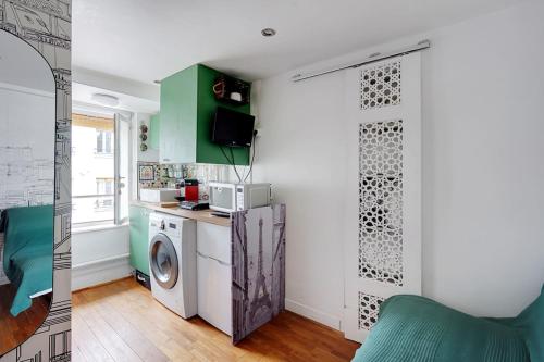 Cute boudoir studio - heart of Bastille