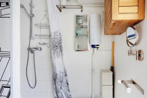Cute boudoir studio - heart of Bastille