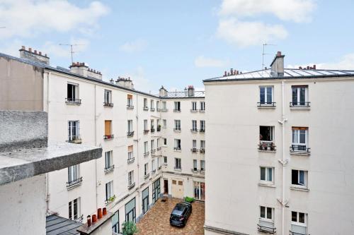 Cute boudoir studio - heart of Bastille