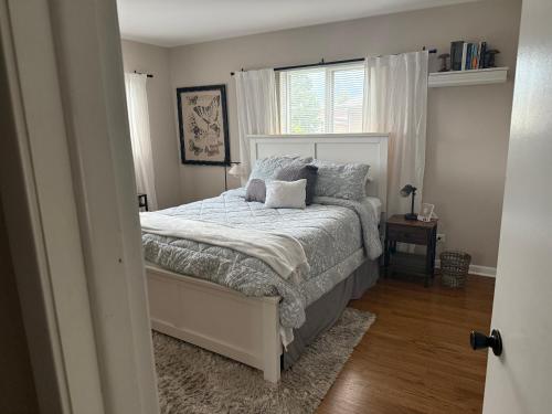 a bedroom with a bed and a window at Chester Casa in Niles
