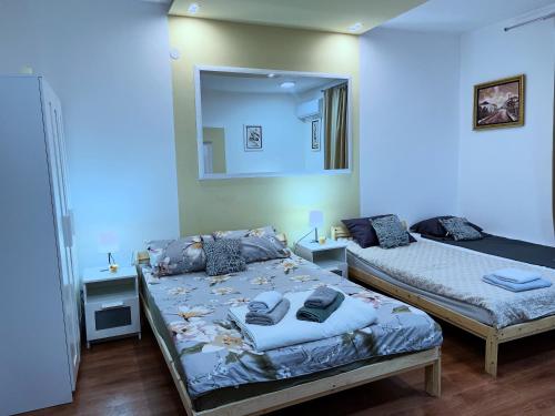 Uma cama ou camas num quarto em Cool Apartman 1 Centar Smederevska Palanka