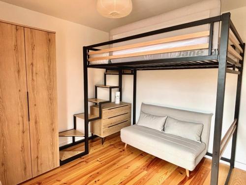 Una cama o camas en una habitación de Charmant appartement entre le centre d'Hossegor et le lac - classé 3 étoiles