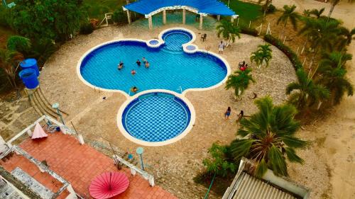 Bazén v ubytování Glamping Tesoro Escondido nebo v jeho okolí