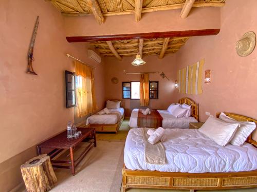 Ένα ή περισσότερα κρεβάτια σε δωμάτιο στο Gite d'étape Asfalou chez l'habitant