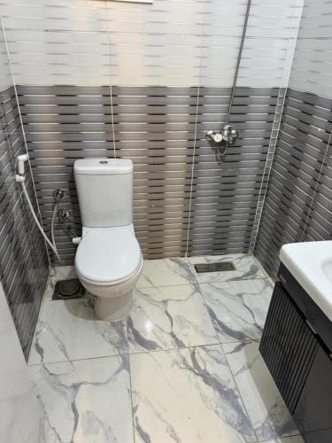 Ένα μπάνιο στο Peace Homes