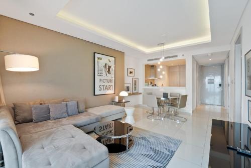 High-Rise Living - Paramount Tower - 1 bedroom