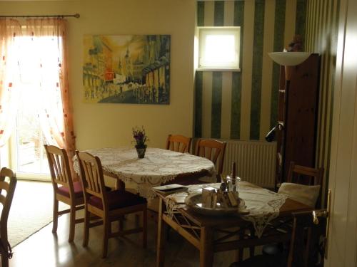 a dining room with a table and chairs and a window at Herberts Stubn in Feldkirchen bei Graz