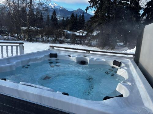 a jacuzzi tub in a snow covered yard at Amazing Views, Northern Lights, Stargazing Entire Guest Suite in Golden, BC Canada in Golden