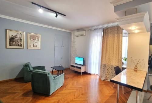 Μια τηλεόραση ή/και κέντρο ψυχαγωγίας στο Kyiv History Apartment