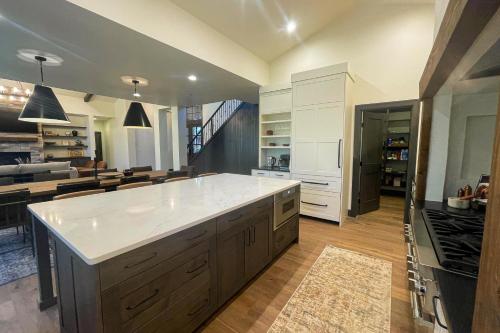 Kuchyň nebo kuchyňský kout v ubytování The Farmhouse at Suncadia